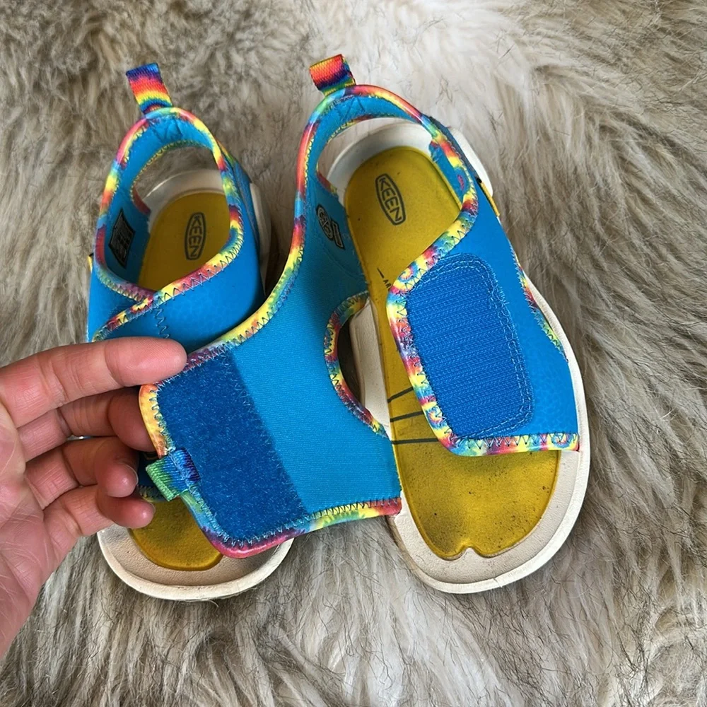 KEEN Kids Size 11 Blue Rainbow Waterproof Sandals